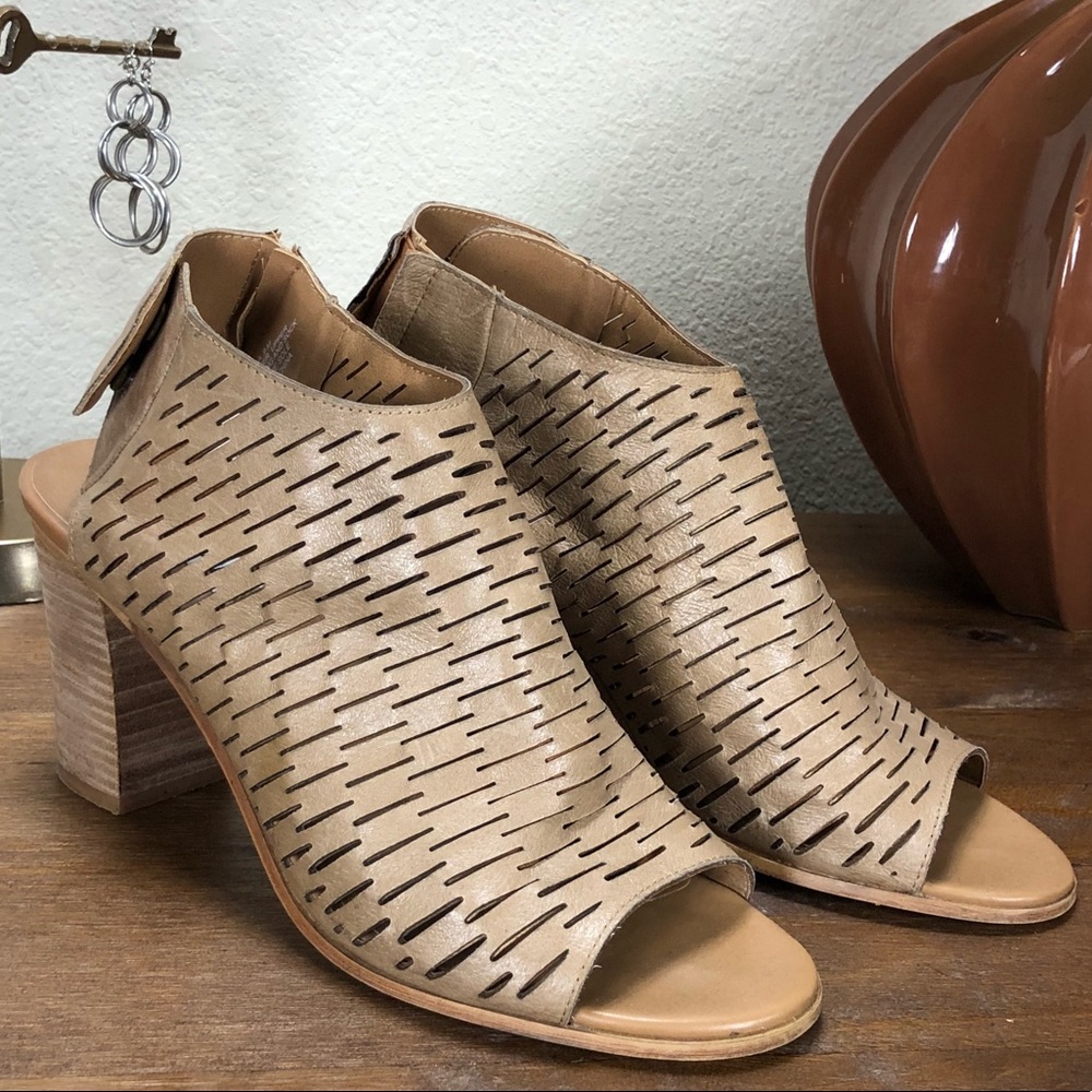 Steve Madden Tan Leather Laser Cut Open Toe Heels - Picture 1 of 8